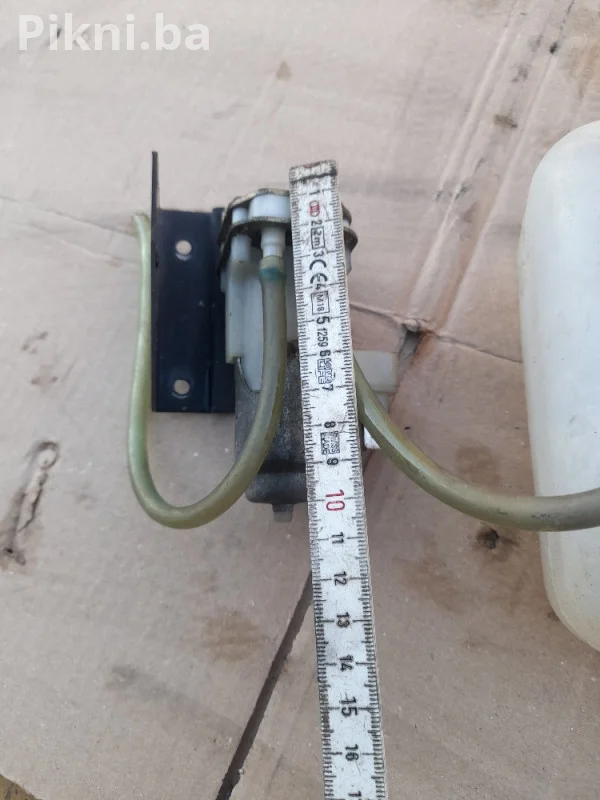Posuda i pumpica za pranje stakla Mercedes L 608 12V (80 KM)