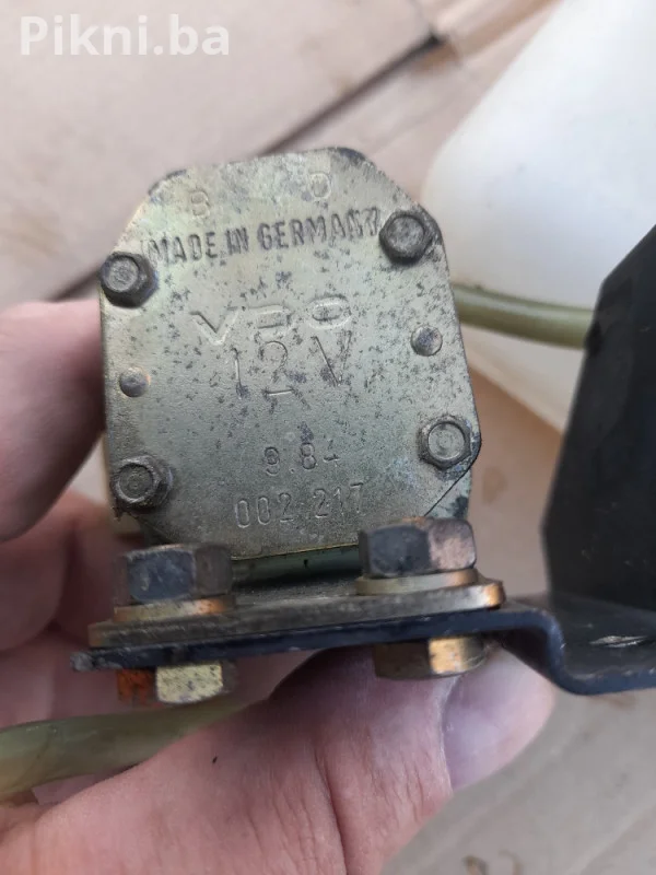 Posuda i pumpica za pranje stakla Mercedes L 608 12V (80 KM)