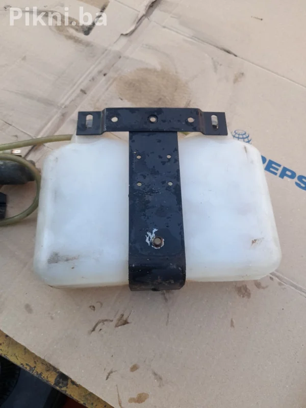 Posuda i pumpica za pranje stakla Mercedes L 608 12V (80 KM)