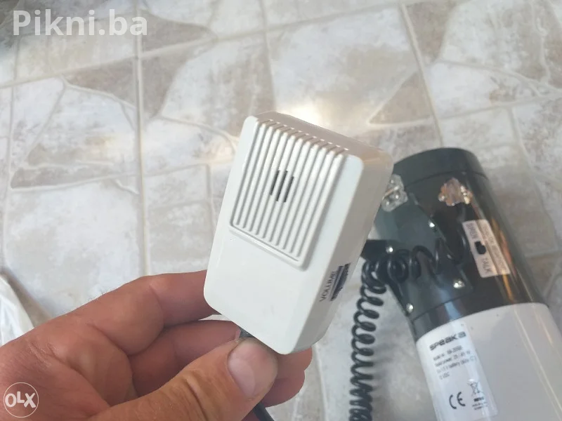 Megafon 45w SPEAKA 8x1,5v nove baterije