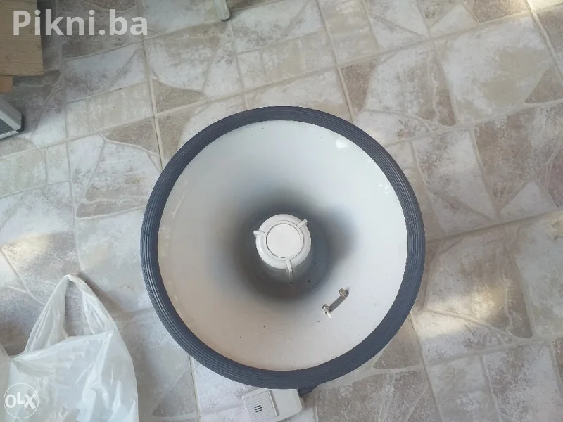 Megafon 45w SPEAKA 8x1,5v nove baterije