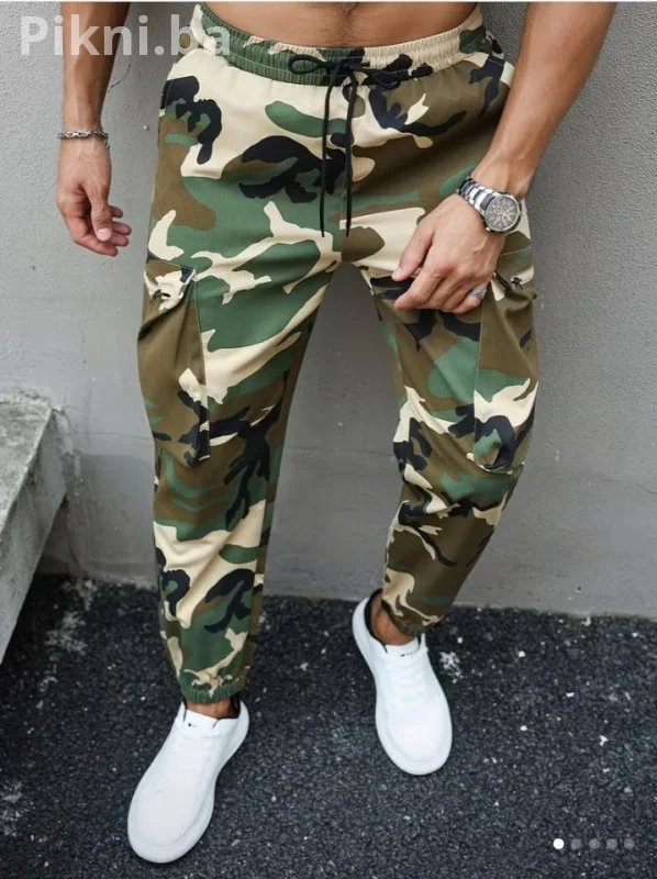 Maskirne Cargo Pantalone / Jogger - NOVO - Veličina XL