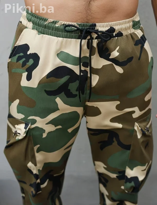 Maskirne Cargo Pantalone / Jogger - NOVO - Veličina XL