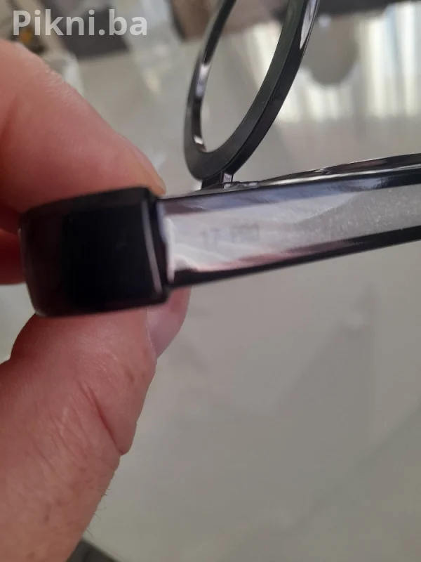Maska za iPhone 17 Pro (Crna mat boja) MagSafe & Skriveni Stala