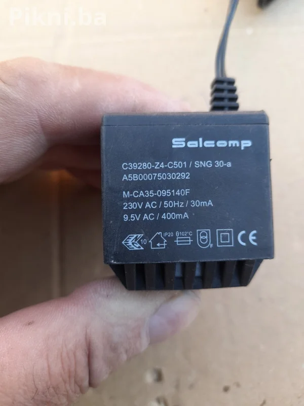 OGLAS ZA PRODAJU: SALCOMP AC ADAPTER 9.5V / 400mA PUNJAČ