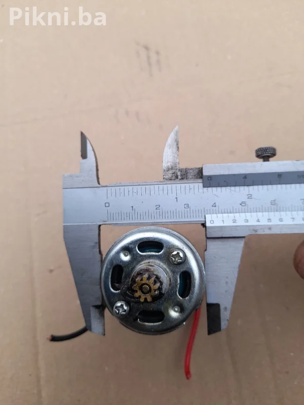 100% ISPRAVAN DC MOTOR RS550 HS | 14.4V elktro | 20 KM