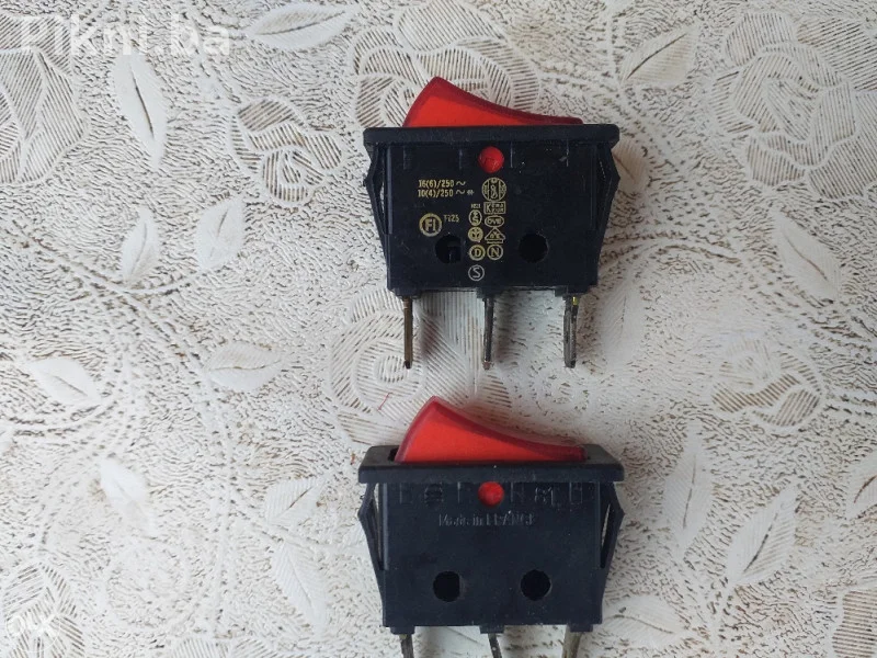 MINI prekidač 3 pina 220v 3 komada 10 km