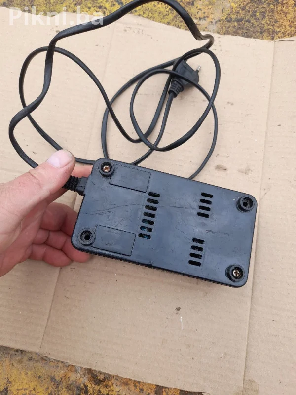 BRZA PRODAJA: Punjač Diana Ladestation D 96 E (9.6V) - Ispravan!