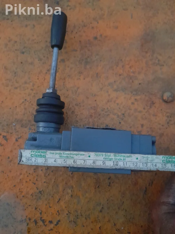 Hidraulicna komanda razvodnik hidraulika bager traktor kamion
