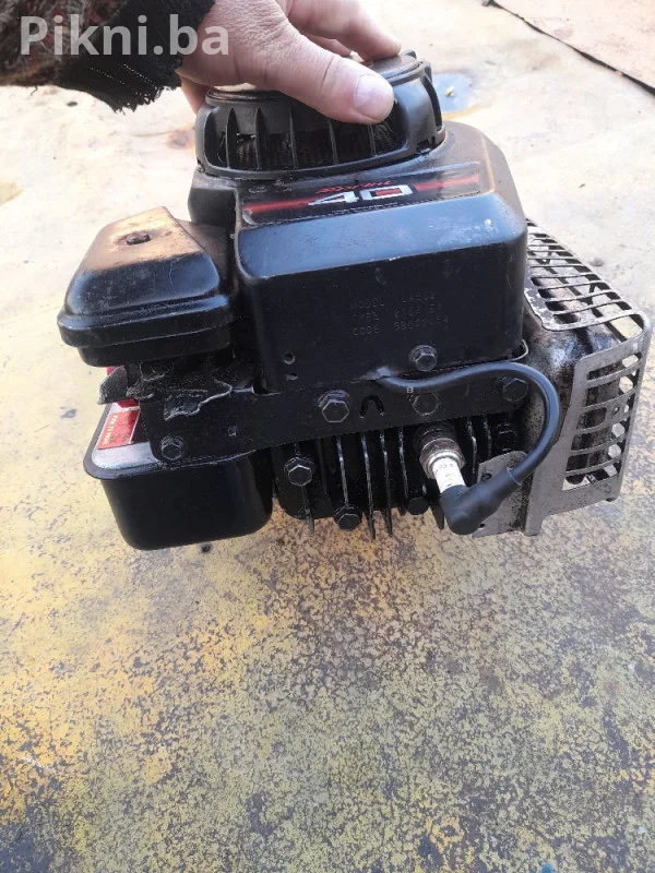 Briggs / Stratton Sprint 40 Motor za Kosilicu / 10A902 / ISPRAVAN