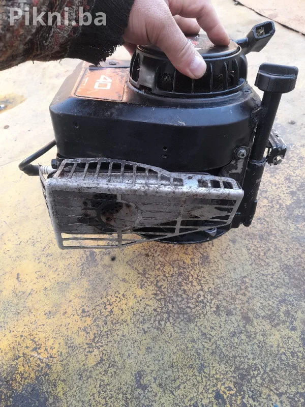 Briggs / Stratton Sprint 40 Motor za Kosilicu / 10A902 / ISPRAVAN