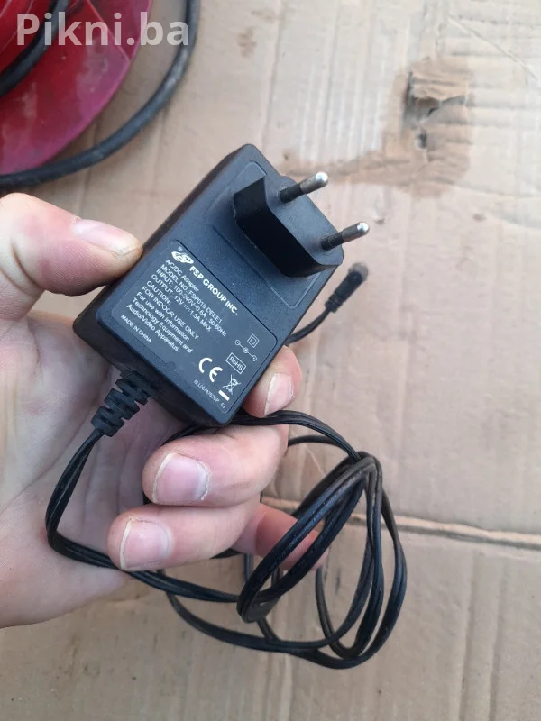 PRODAJEM: Adapter FSP Group 12V 1.5A sa Ugrađenim Prekidačem
