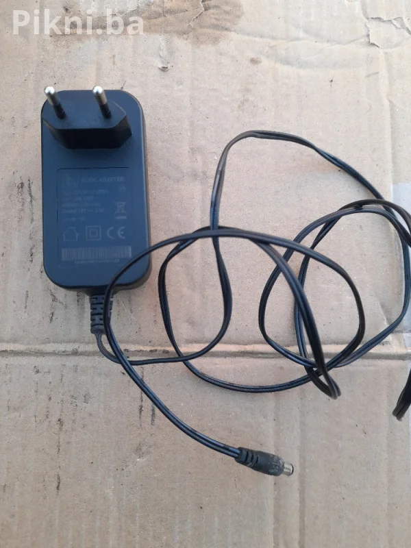 PRODAJEM: Snažni AC/DC Adapter 12V 2.5A (30W) - Stabilno Napajanj