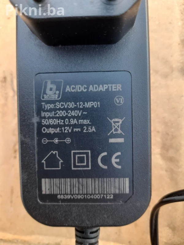 PRODAJEM: Snažni AC/DC Adapter 12V 2.5A (30W) - Stabilno Napajanj