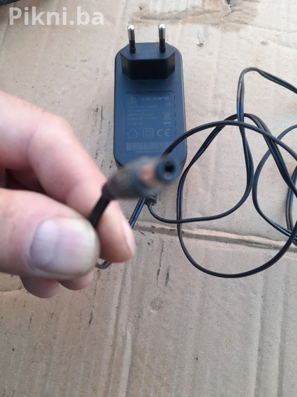 PRODAJEM: Snažni AC/DC Adapter 12V 2.5A (30W) - Stabilno Napajanj