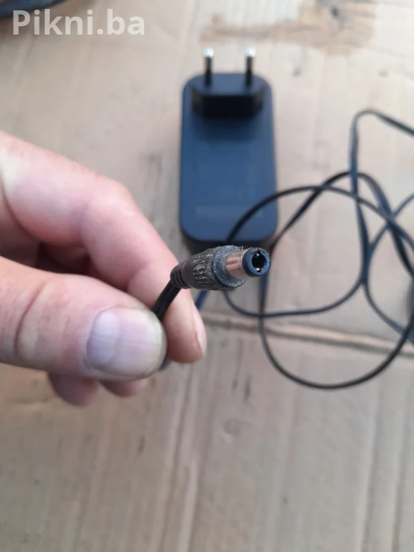 PRODAJEM: Snažni AC/DC Adapter 12V 2.5A (30W) - Stabilno Napajanj