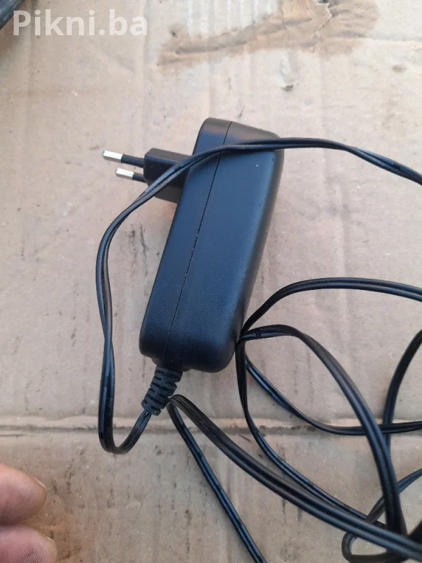 PRODAJEM: Snažni AC/DC Adapter 12V 2.5A (30W) - Stabilno Napajanj