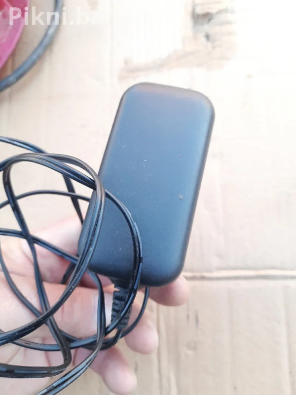 PRODAJEM: Snažni AC/DC Adapter 12V 2.5A (30W) - Stabilno Napajanj