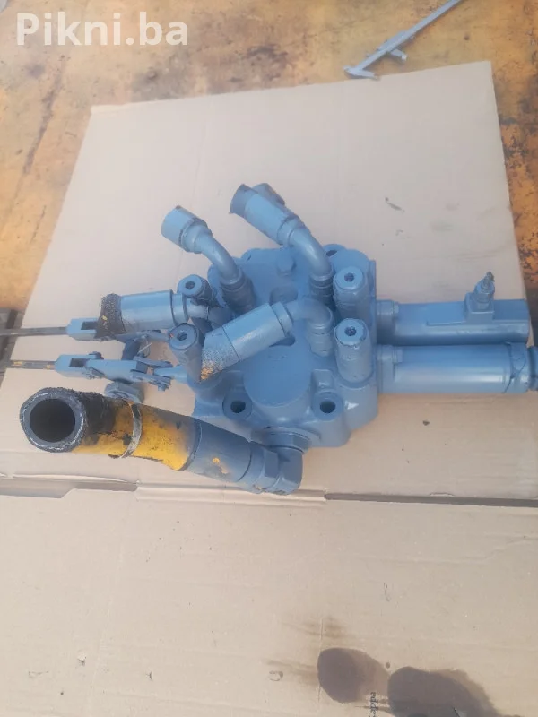 Hidraulicni razvodnik traktor bager skip utovarivac kombinirka