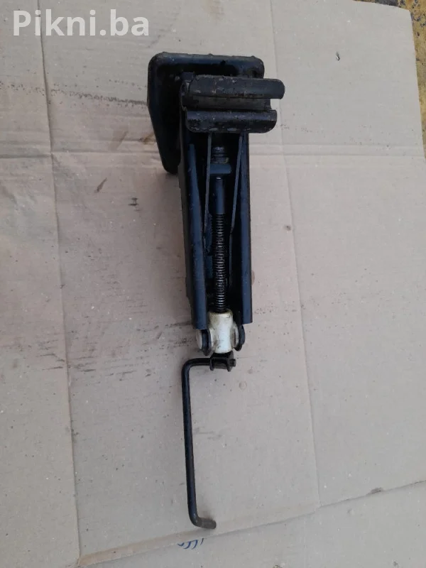 Auto dizalica sa lozom ford fiesta