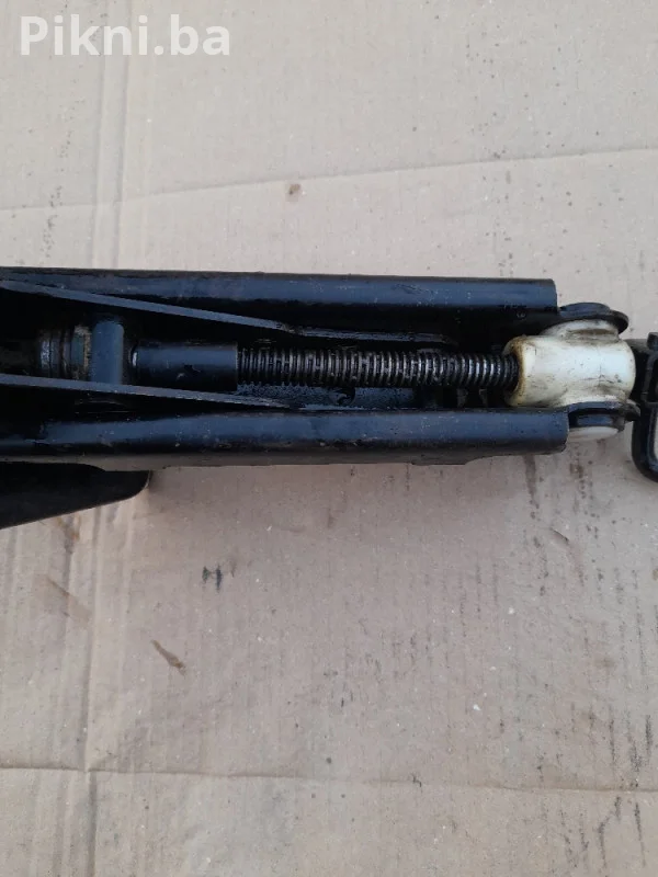 Auto dizalica sa lozom ford fiesta