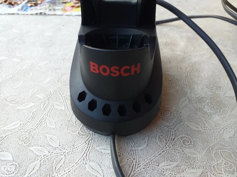 Punjac za baterije Bosch 11,7v aku busilica