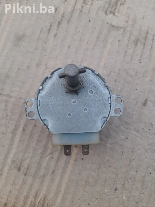 Elektro motor 220v 5w 5/6 obrtaja elektromotori sa reduktorom