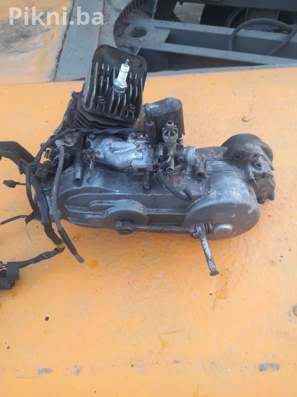 Masina skuter honda AF22 49CM motor dijelovi
