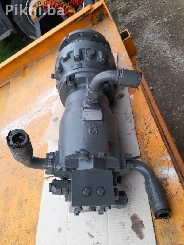 Hidromotor sa reduktorom BREVINI hidro motori bager buldozer skip