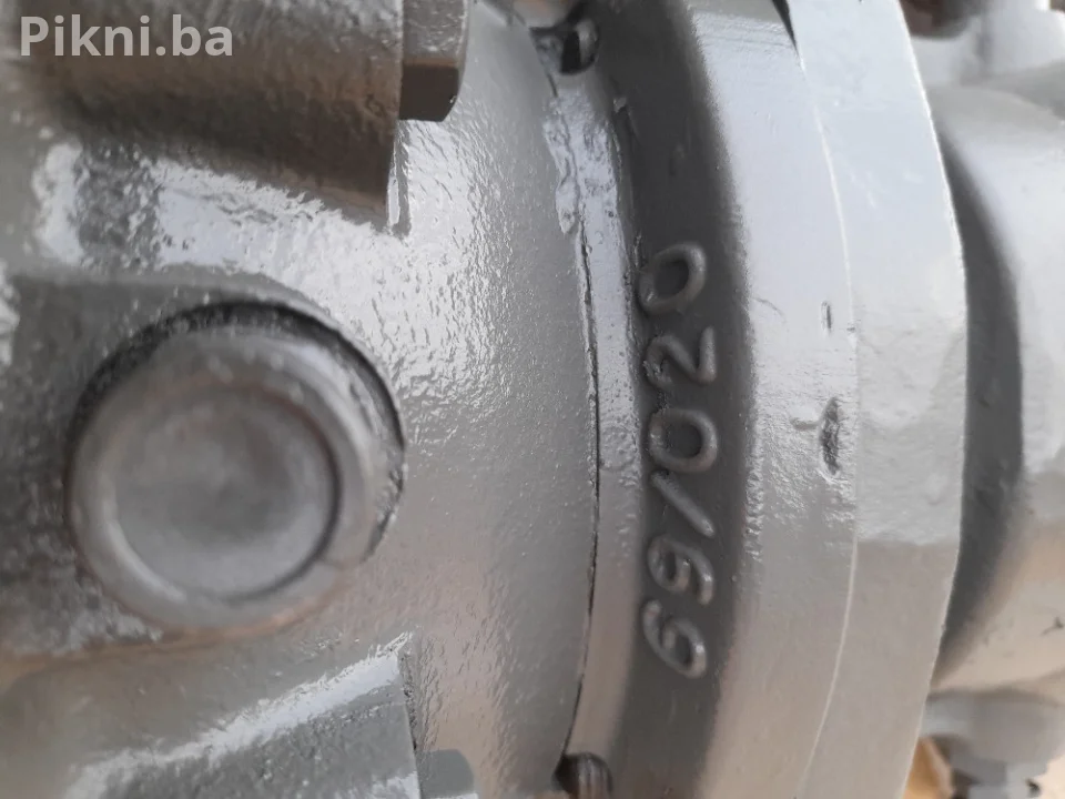 Hidromotor sa reduktorom BREVINI hidro motori bager buldozer skip