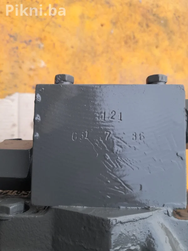 Hidromotor sa reduktorom BREVINI hidro motori bager buldozer skip