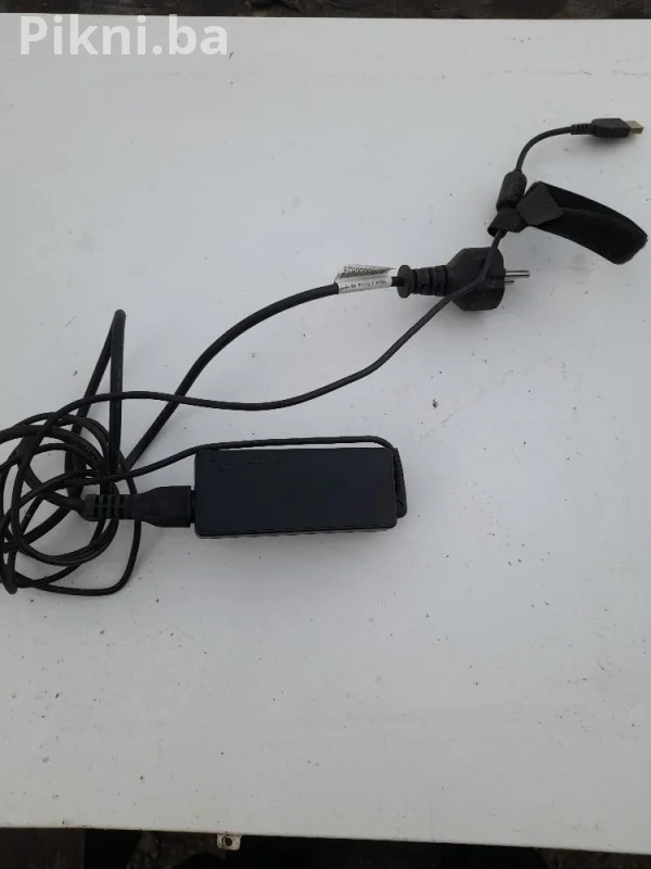 ORIGINAL Lenovo Punjač 65W (kvadratni vrh) - Kao Nov Lap Top!