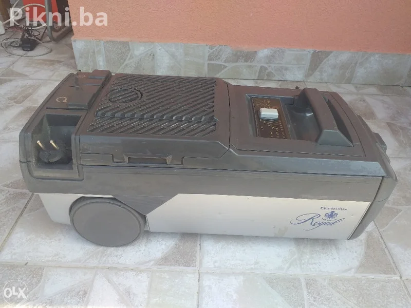 Profesionalni usisivač electrolux rojal 770 citaj pod detaljno