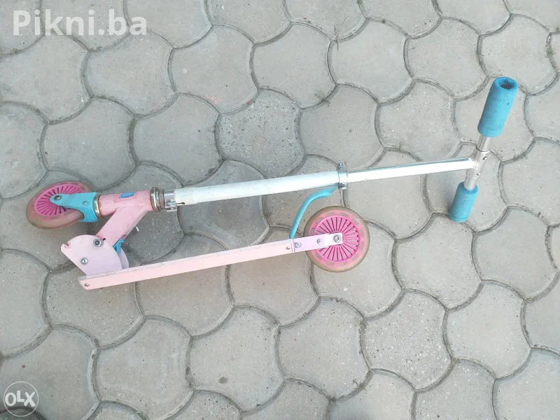 Romobil Dječiji trotinet (rozi) - Odlično stanje / Sklopiv
