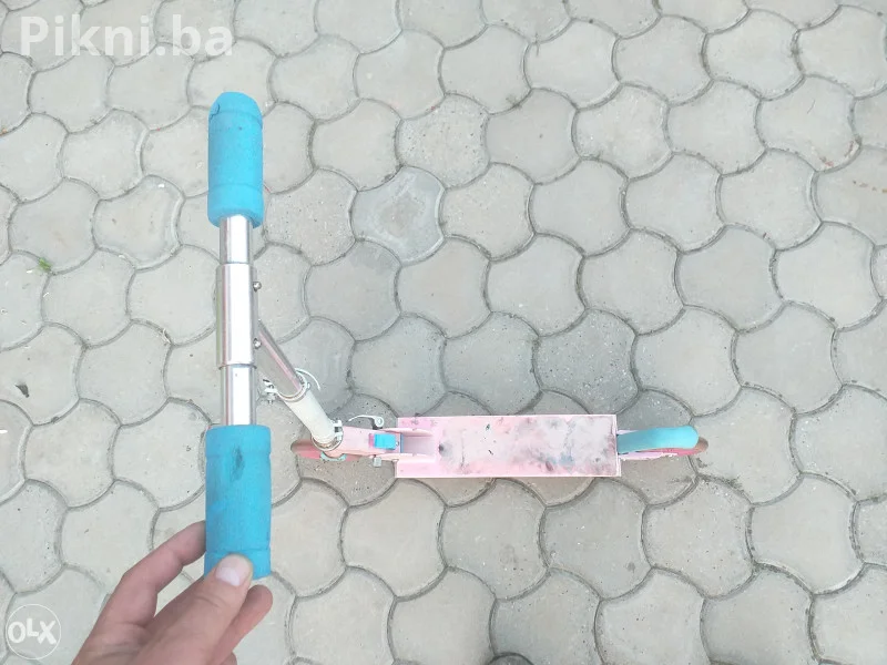 Romobil Dječiji trotinet (rozi) - Odlično stanje / Sklopiv