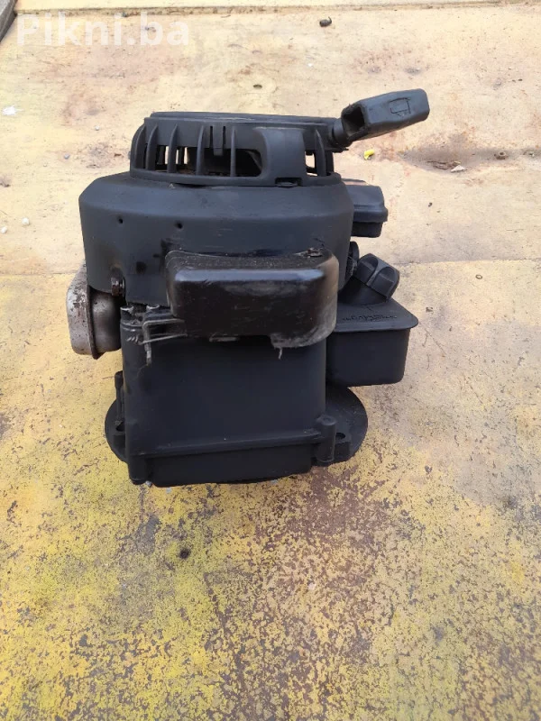 BRZA PRODAJA: Motor za Kosačicu Briggs & Stratton Sprint 375  kosilice