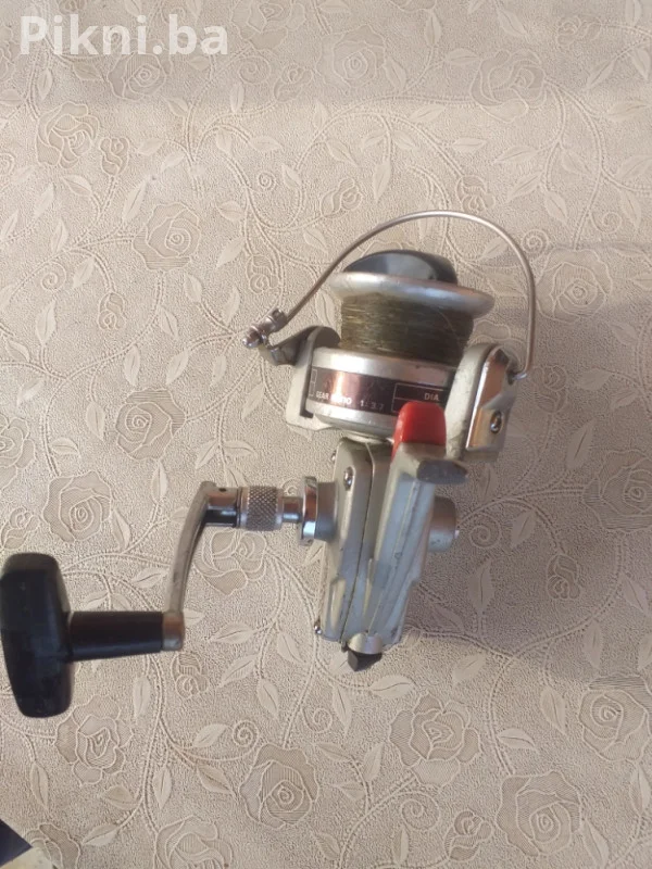 DAIWA 5000C Mašinica za Ribolov - Puknut Nosač ( Za dijelove/popravak )