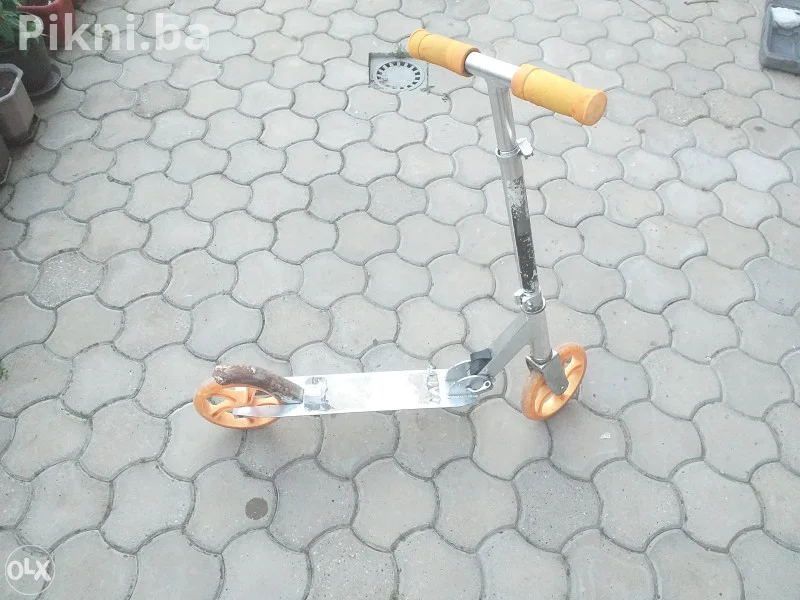 BRZA PRODAJA! Romobil sa velikim kotačima 200mm Pogodan za odrasle