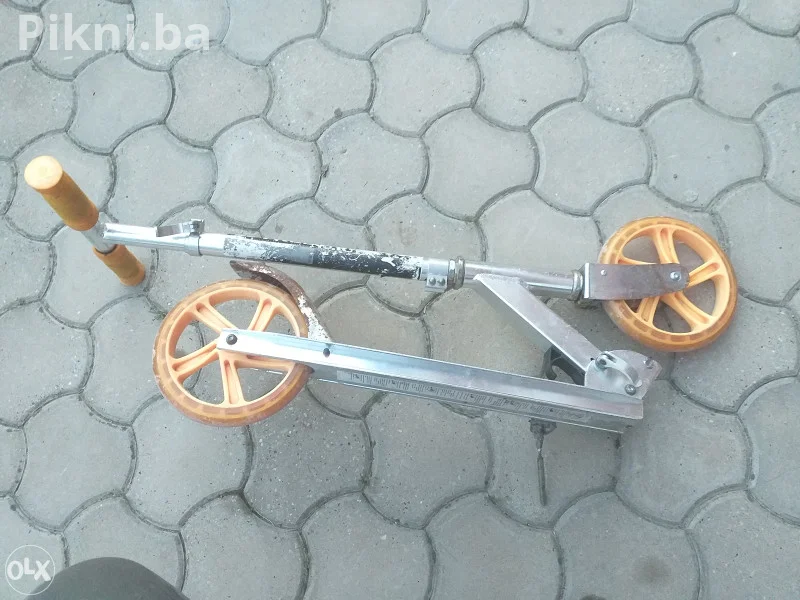 BRZA PRODAJA! Romobil sa velikim kotačima 200mm Pogodan za odrasle