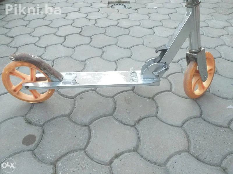 BRZA PRODAJA! Romobil sa velikim kotačima 200mm Pogodan za odrasle