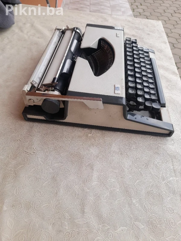 RASPRODAJA! VINTAGE PISAĆA MAŠINA IBM/UNIS (Bugojno)