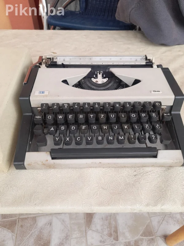 RASPRODAJA! VINTAGE PISAĆA MAŠINA IBM/UNIS (Bugojno)
