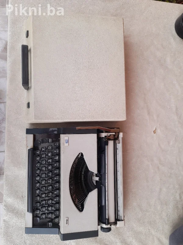 RASPRODAJA! VINTAGE PISAĆA MAŠINA IBM/UNIS (Bugojno)