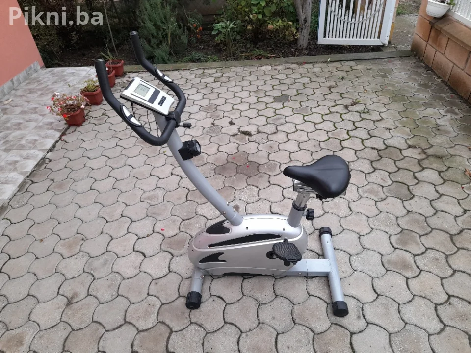 Sobno biciklo fitnes vežbanje bicikla