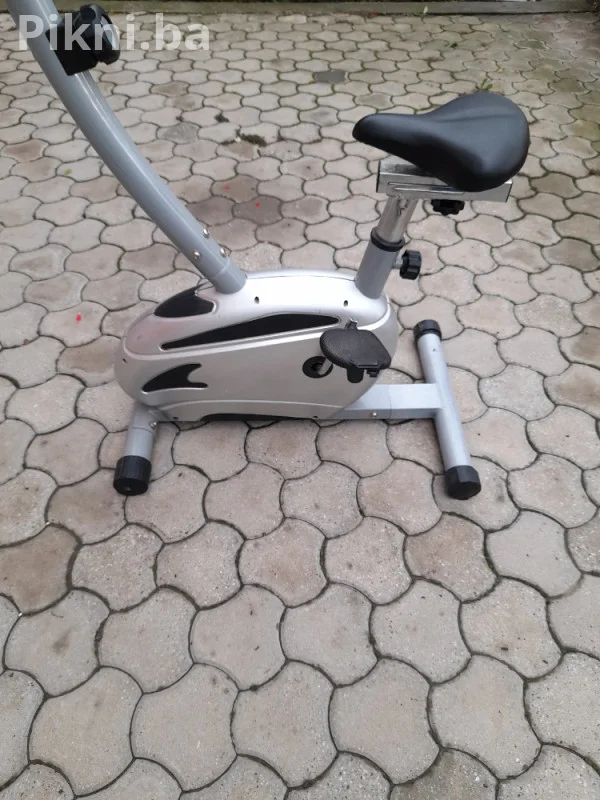 Sobno biciklo fitnes vežbanje bicikla