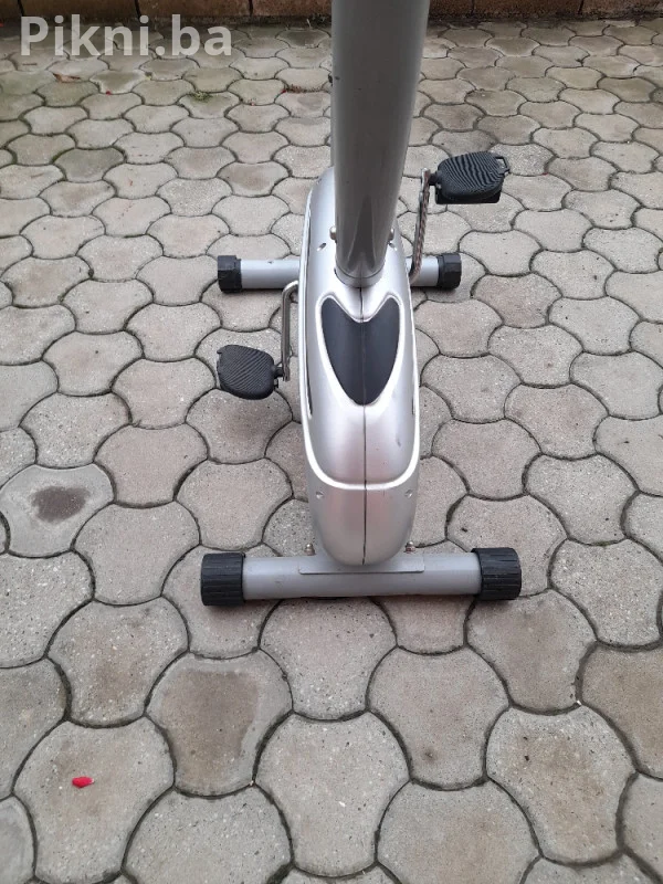 Sobno biciklo fitnes vežbanje bicikla