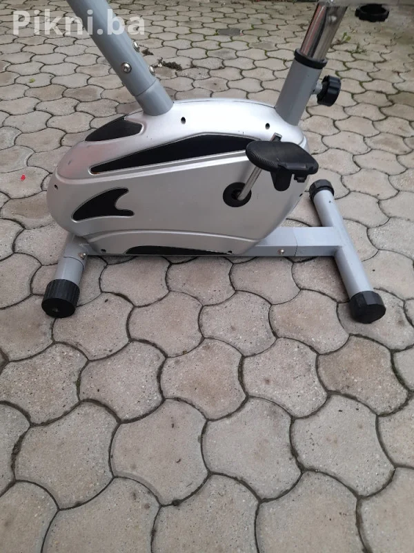 Sobno biciklo fitnes vežbanje bicikla