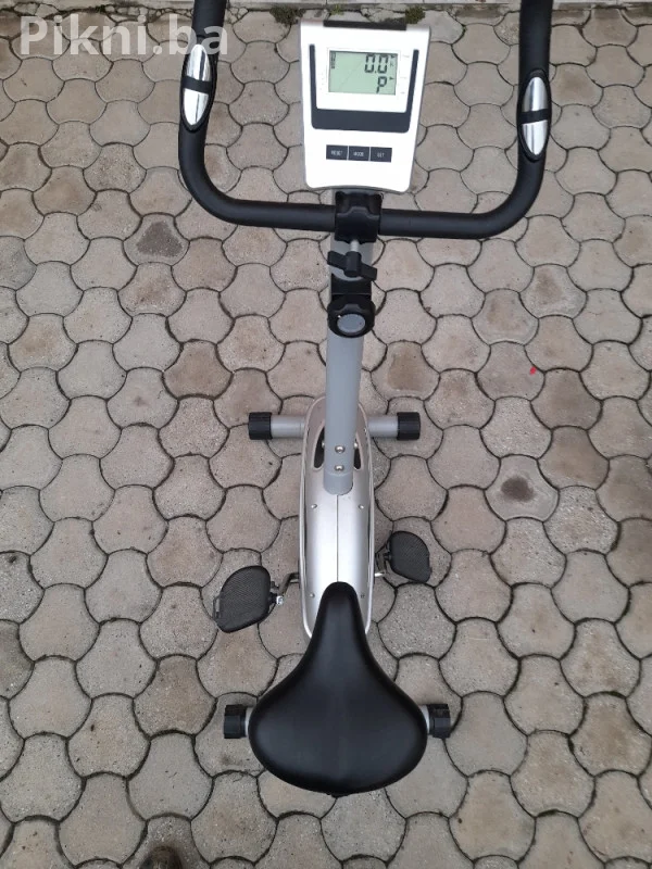 Sobno biciklo fitnes vežbanje bicikla