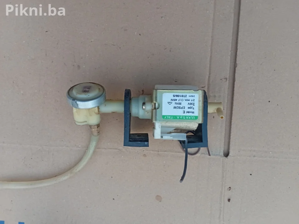 UNIVERZALNA ULKA Vibraciona Pumpa EP5GW 230V, 48W - Super Stanje