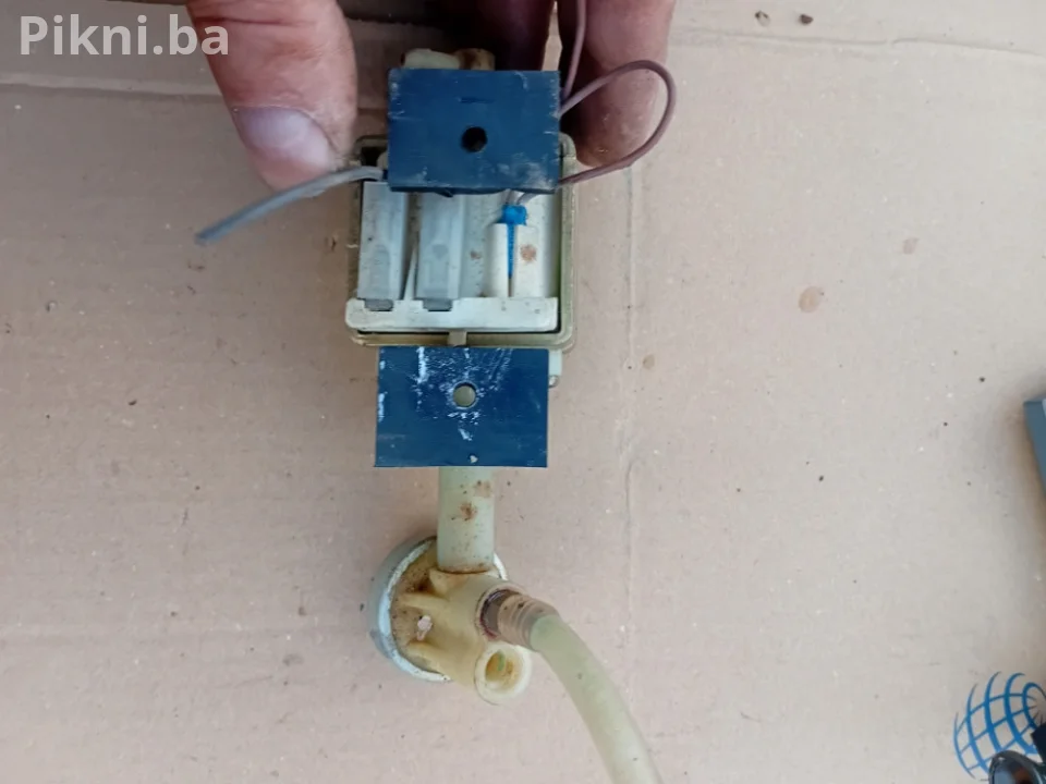 UNIVERZALNA ULKA Vibraciona Pumpa EP5GW 230V, 48W - Super Stanje